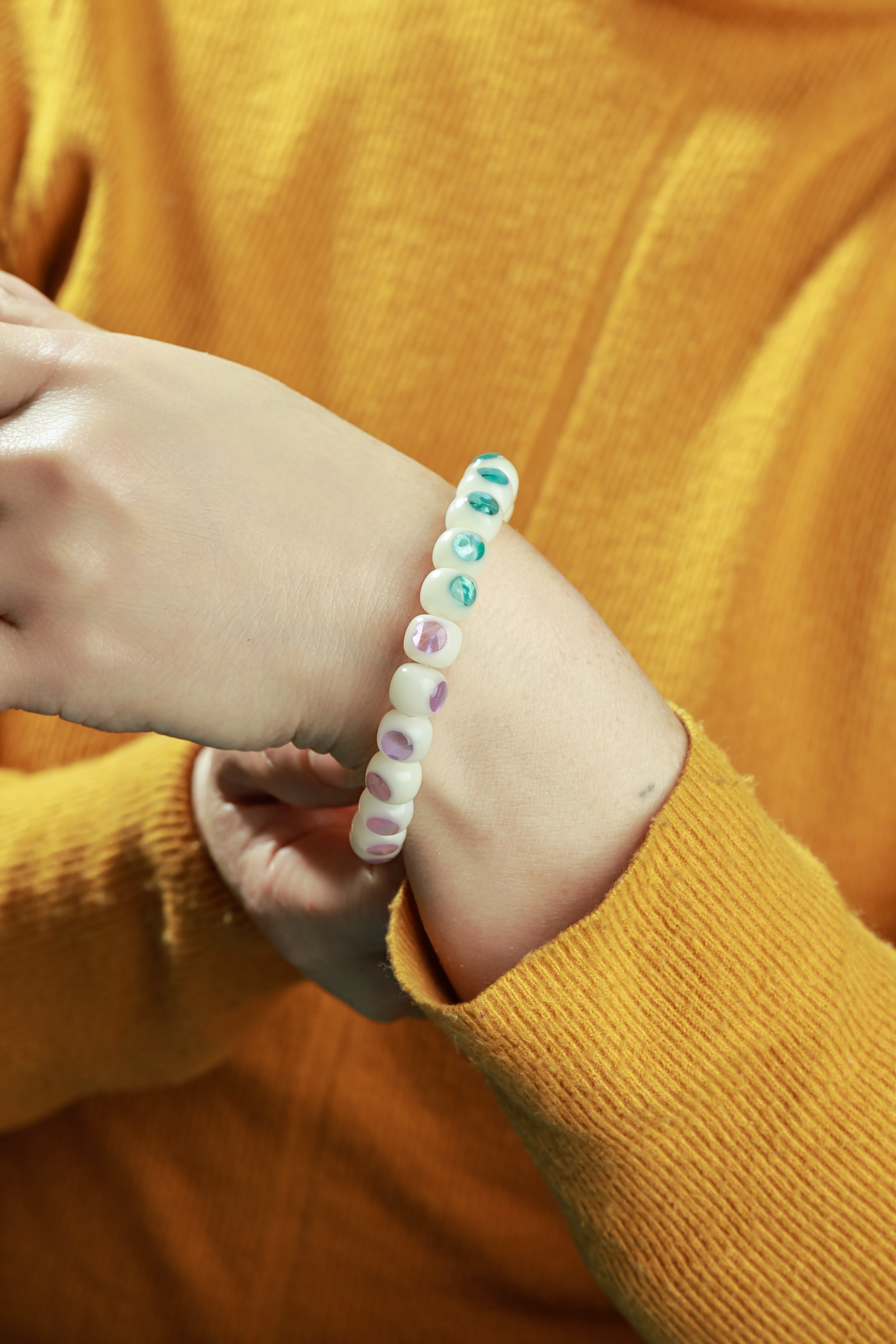 Iridescent fidget bracelet